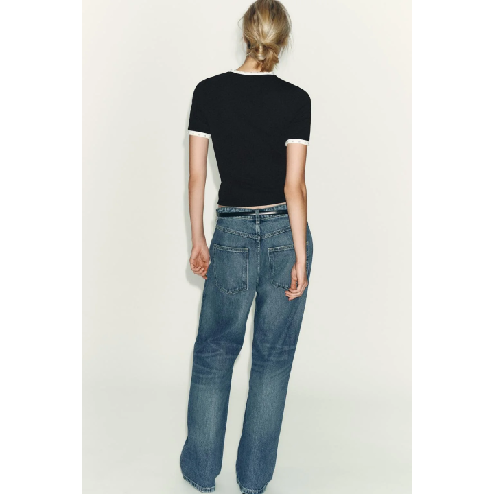 ФУТБОЛКА С ЖЕМЧУГОМ И ТРИКОТАЖНЫМИ ДЕТАЛЯМИ