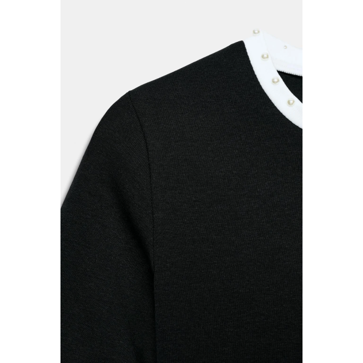 ФУТБОЛКА С ЖЕМЧУГОМ И ТРИКОТАЖНЫМИ ДЕТАЛЯМИ