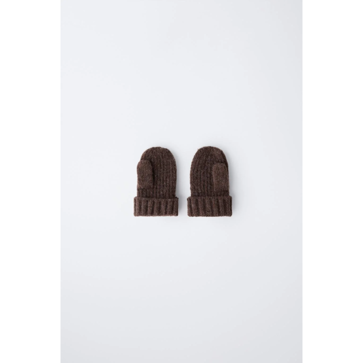 Вязаные варежки однотонные