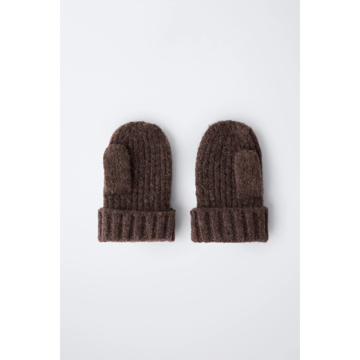 Вязаные варежки однотонные