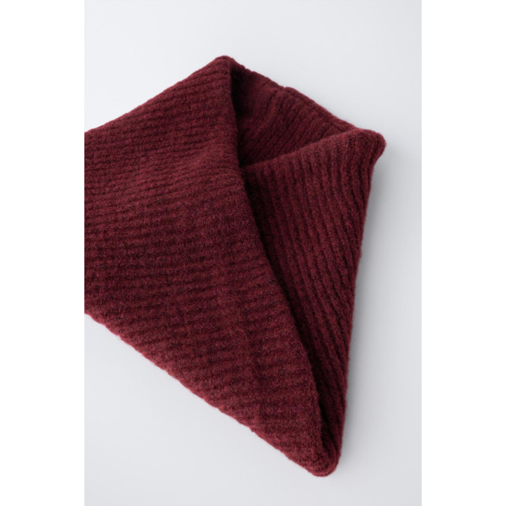 ТРИКОТАЖНЫЙ ШАРФ-СНУД С ПЕРЕКРЕСТНЫМ ДИЗАЙНОМ