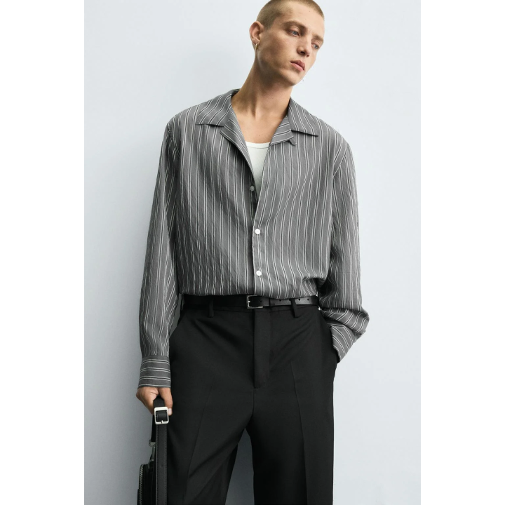 РУБАШКА СТРУЯЩЕГОСЯ ПОКРОЯ В ПОЛОСКУ С ЭФФЕКТОМ ЖАТОЙ ТКАНИ