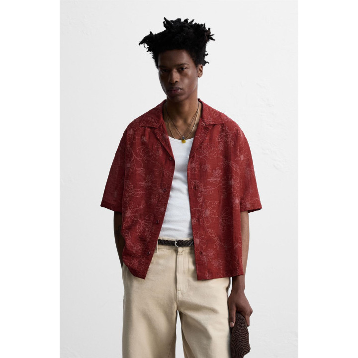 РУБАШКА С ЦВЕТОЧНЫМ РЕЛЬЕФОМ © OTIS KWAME KYE QUAICOE