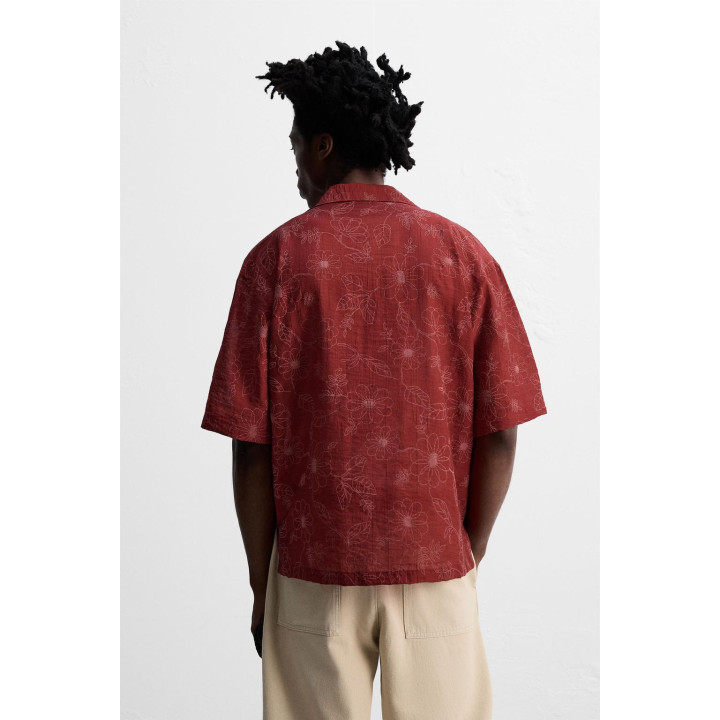 РУБАШКА С ЦВЕТОЧНЫМ РЕЛЬЕФОМ © OTIS KWAME KYE QUAICOE