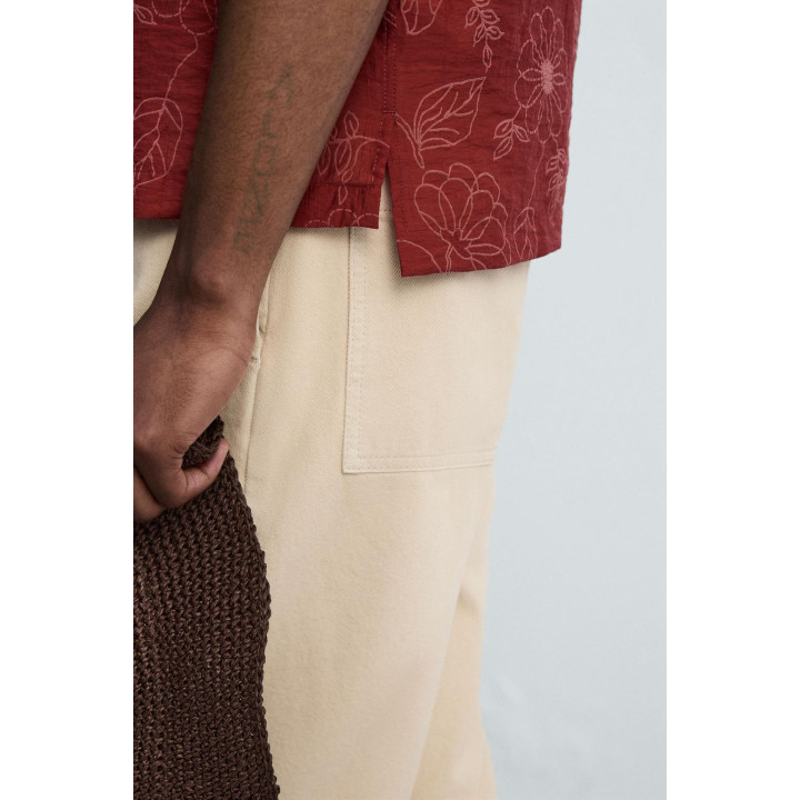 РУБАШКА С ЦВЕТОЧНЫМ РЕЛЬЕФОМ © OTIS KWAME KYE QUAICOE