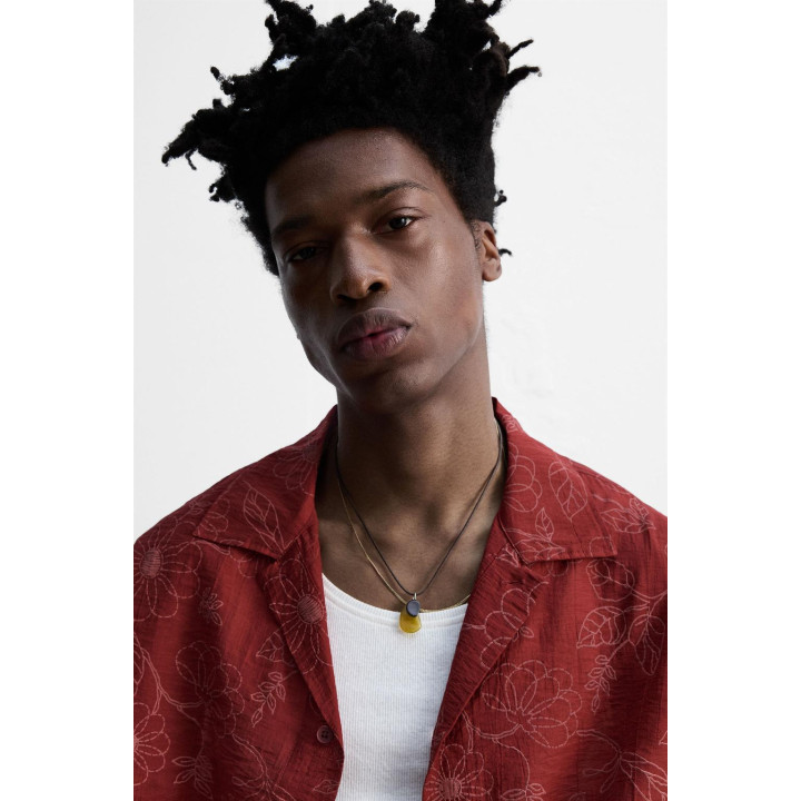 РУБАШКА С ЦВЕТОЧНЫМ РЕЛЬЕФОМ © OTIS KWAME KYE QUAICOE