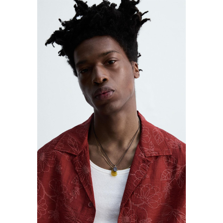 РУБАШКА С ЦВЕТОЧНЫМ РЕЛЬЕФОМ © OTIS KWAME KYE QUAICOE