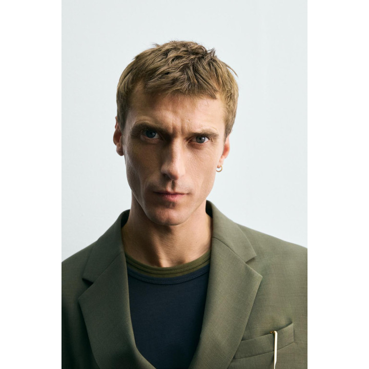 ДВУБОРТНЫЙ КОСТЮМНЫЙ БЛЕЙЗЕР С ШЕРСТЬЮ