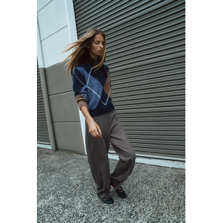 ТРИКОТАЖНЫЙ СВИТЕР В РОМБ