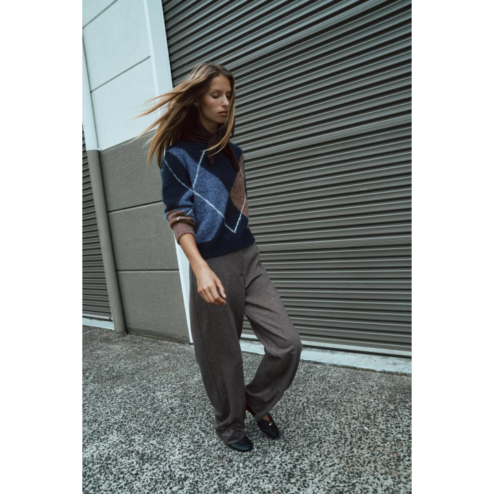 ТРИКОТАЖНЫЙ СВИТЕР В РОМБ