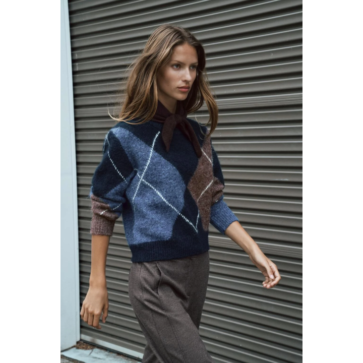 ТРИКОТАЖНЫЙ СВИТЕР В РОМБ