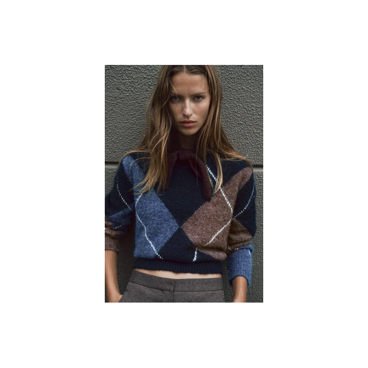 ТРИКОТАЖНЫЙ СВИТЕР В РОМБ