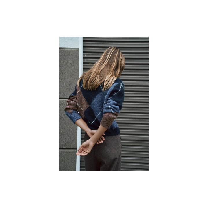 ТРИКОТАЖНЫЙ СВИТЕР В РОМБ