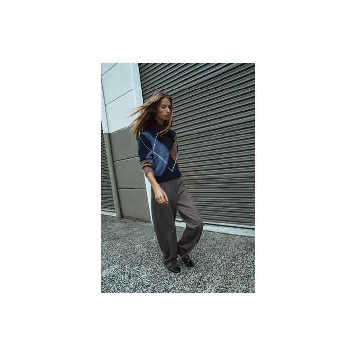 ТРИКОТАЖНЫЙ СВИТЕР В РОМБ