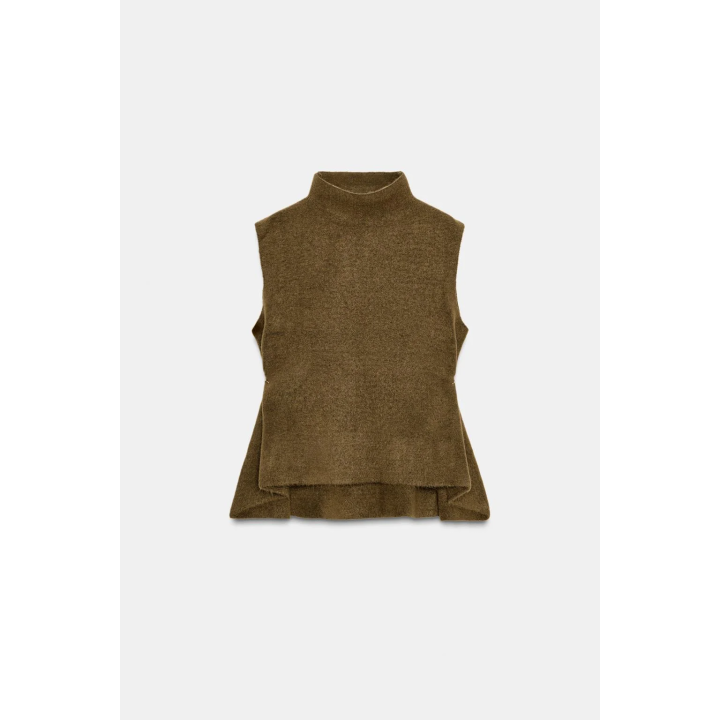 Асимметричный топ из трикотажа с аппликациями по бокам