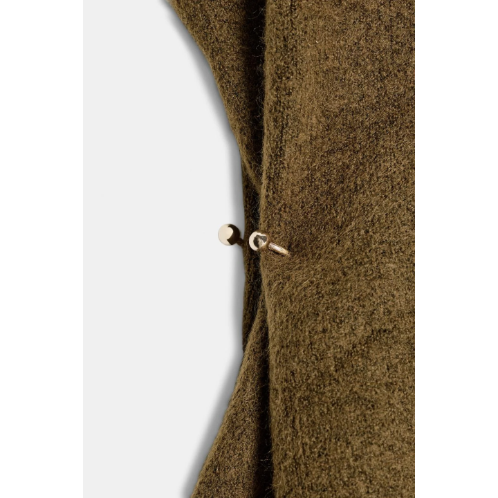 Асимметричный топ из трикотажа с аппликациями по бокам