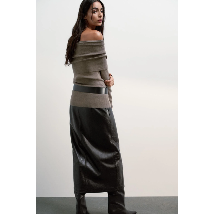 ТРИКОТАЖНЫЙ ТОП БЕЗ БРЕТЕЛЕЙ СО СБОРКАМИ