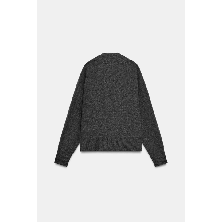 ТРИКОТАЖНЫЙ СВИТЕР С V-ОБРАЗНЫМ ВЫРЕЗОМ