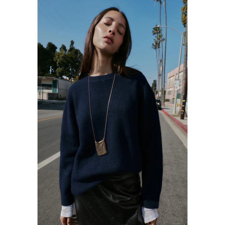 ОДНОТОННЫЙ СВИТЕР