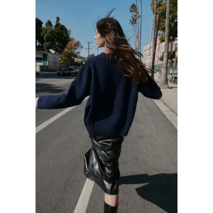 ОДНОТОННЫЙ СВИТЕР