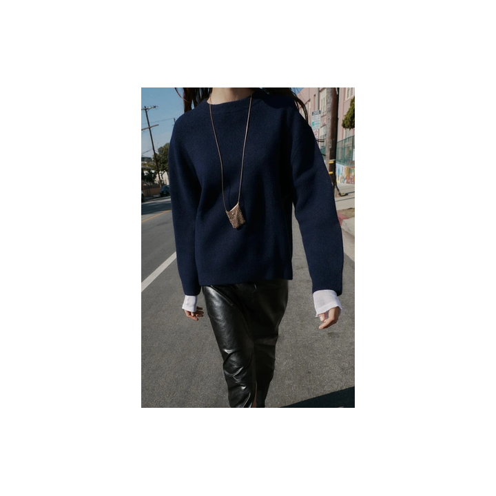 ОДНОТОННЫЙ СВИТЕР