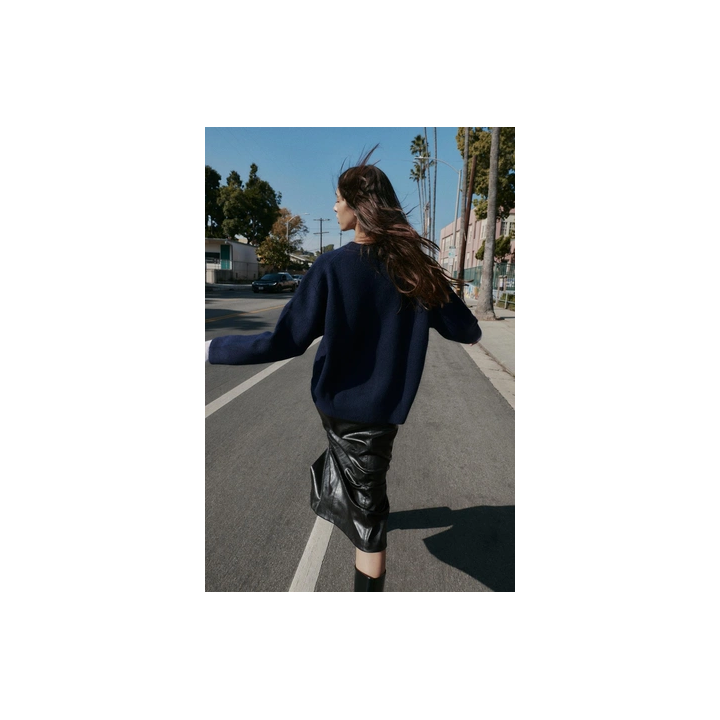 ОДНОТОННЫЙ СВИТЕР