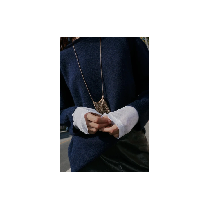 ОДНОТОННЫЙ СВИТЕР