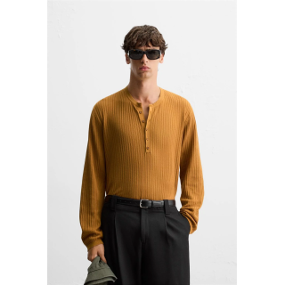 ТРИКОТАЖНАЯ ФУТБОЛКА С ВОРОТНИКОМ НА ПУГОВИЦАХ