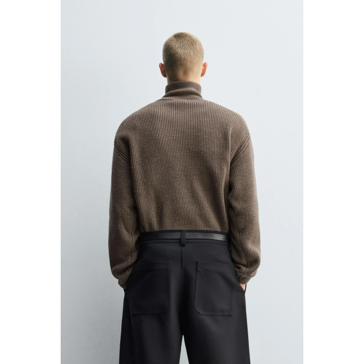 ВЯЗАНЫЙ СВИТЕР С ВОРОТНИКОМ НА МОЛНИИ