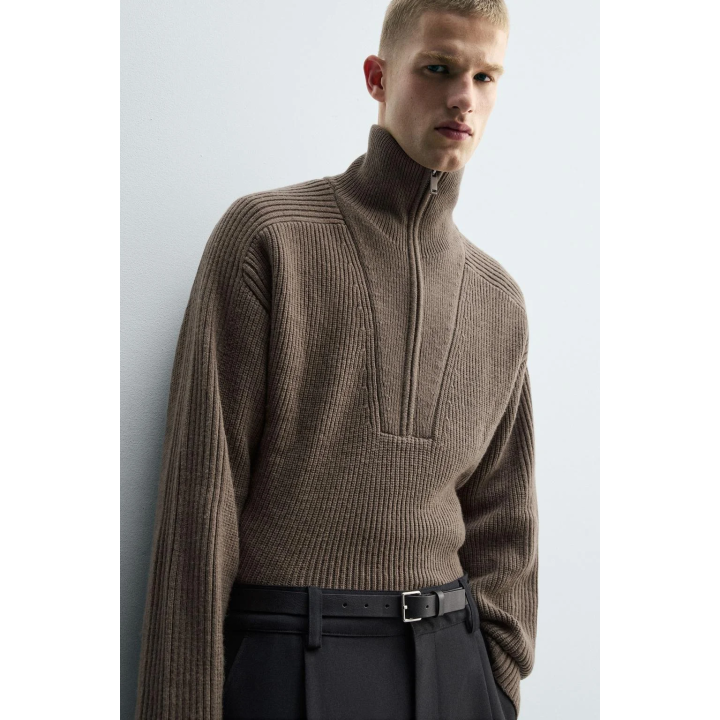 ВЯЗАНЫЙ СВИТЕР С ВОРОТНИКОМ НА МОЛНИИ