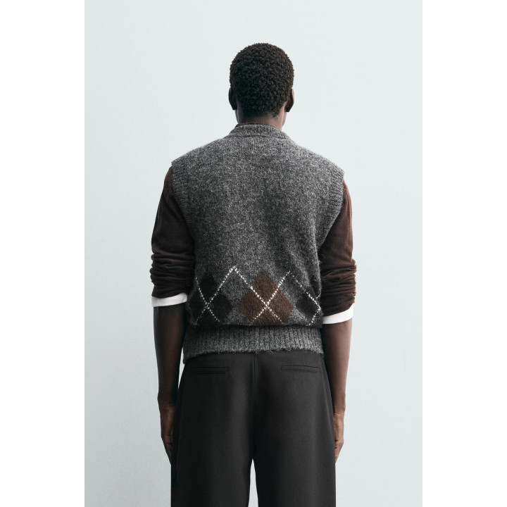 ЖАККАРДОВЫЙ ЖИЛЕТ В РОМБЫ