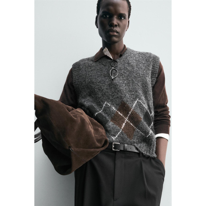 ЖАККАРДОВЫЙ ЖИЛЕТ В РОМБЫ