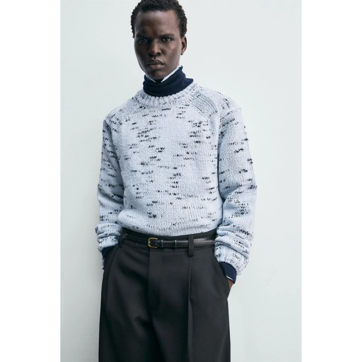 СВИТЕР ИЗ РЕЛЬЕФНОЙ ТКАНИ С КОНТРАСТНЫМ УЗОРОМ