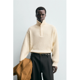 СТРУКТУРНЫЙ ДЖЕМПЕР С ВОРОТНИКОМ-СТОЙКОЙ