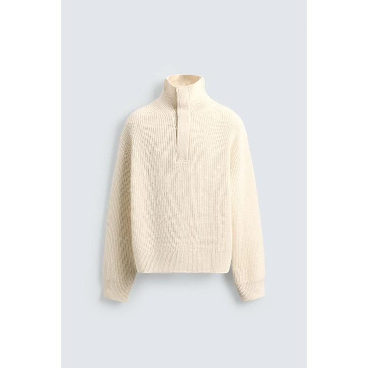 СТРУКТУРНЫЙ ДЖЕМПЕР С ВОРОТНИКОМ-СТОЙКОЙ