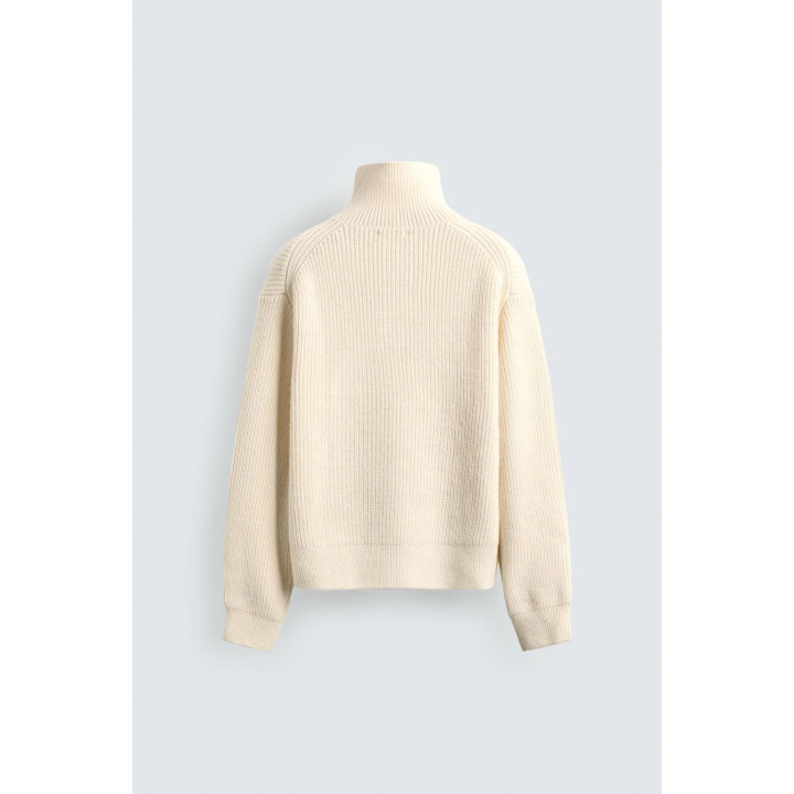 СТРУКТУРНЫЙ ДЖЕМПЕР С ВОРОТНИКОМ-СТОЙКОЙ