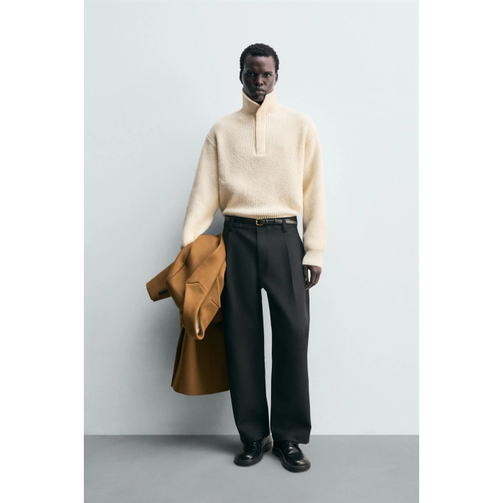 СТРУКТУРНЫЙ ДЖЕМПЕР С ВОРОТНИКОМ-СТОЙКОЙ