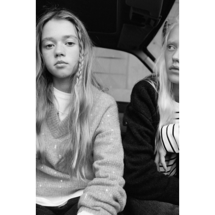 ВЯЗАНЫЙ СВИТЕР С ПАЙЕТКАМИ