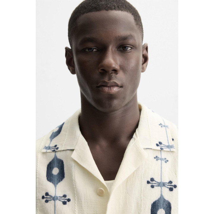 ЖАККАРДОВАЯ РУБАШКА С КОНТРАСТНЫМ РИСУНКОМ