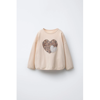 ФУТБОЛКА С НАДПИСЬЮ И НАШИВКАМИ