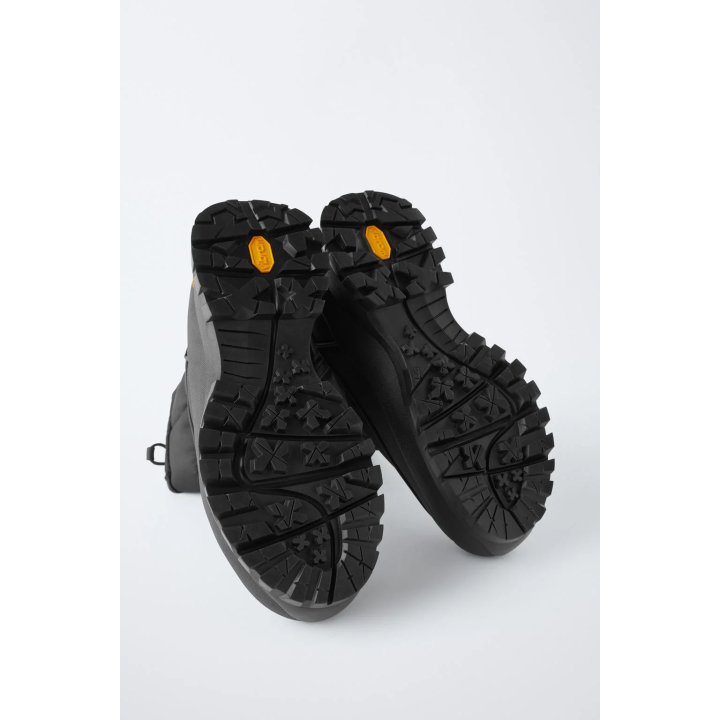 СТЕГАНЫЕ САПОГИ WATER-REPELLENT VIBRAM®