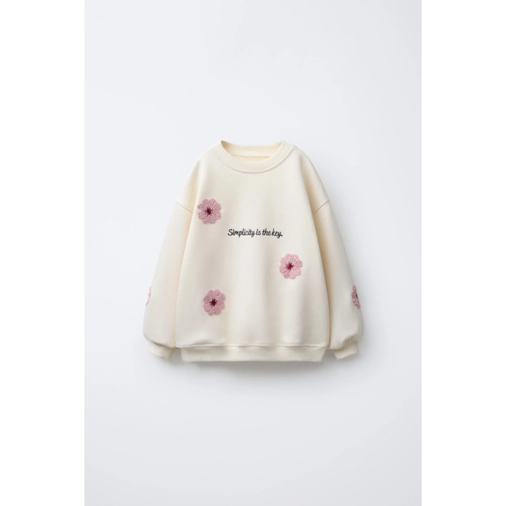 ТОЛСТОВКА С ВЫШИТЫМИ ЦВЕТАМИ