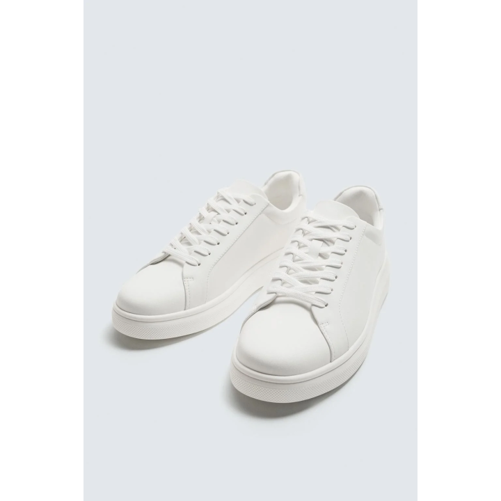 ОДНОТОННЫЕ КРОССОВКИ С ОБЪЕМНОЙ ПОДОШВОЙ