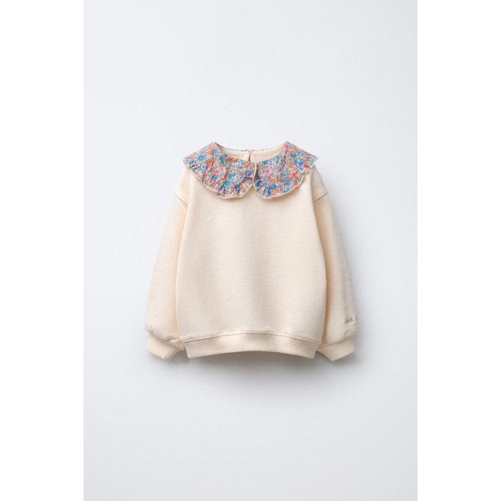 ТОЛСТОВКА С КОМБИНИРОВАННЫМ ВОРОТНИКОМ И ЦВЕТАМИ