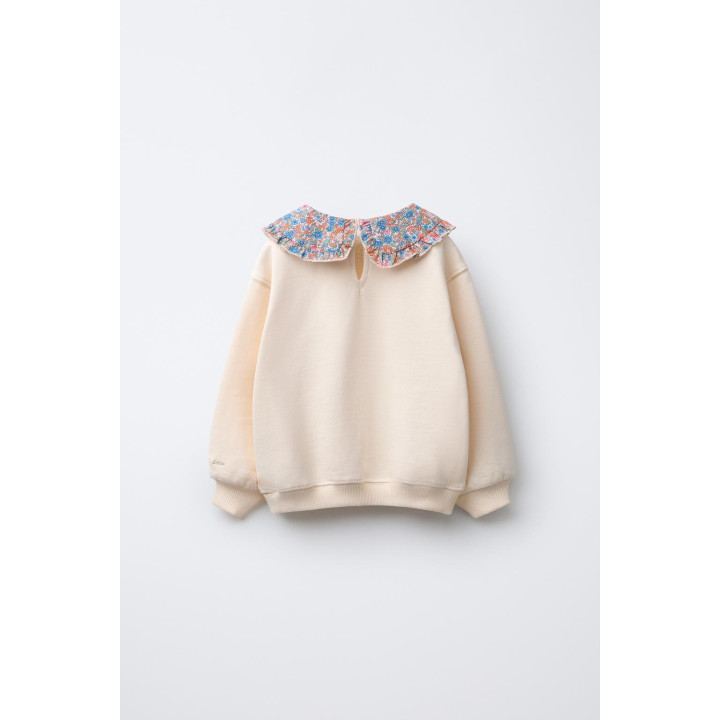 ТОЛСТОВКА С КОМБИНИРОВАННЫМ ВОРОТНИКОМ И ЦВЕТАМИ