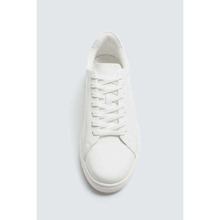 ОДНОТОННЫЕ КРОССОВКИ С ОБЪЕМНОЙ ПОДОШВОЙ