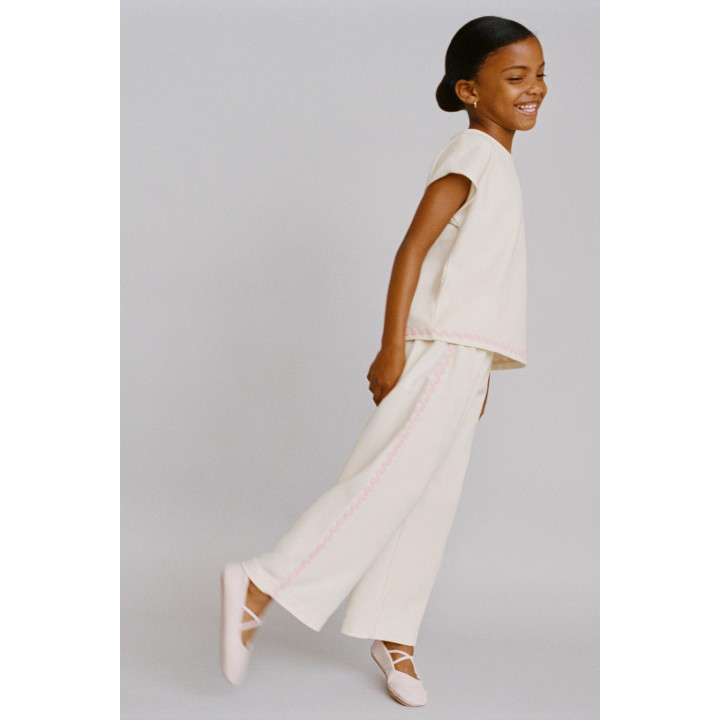 ПРЯМЫЕ БРЮКИ С ВОЛНИСТОЙ ОТДЕЛКОЙ