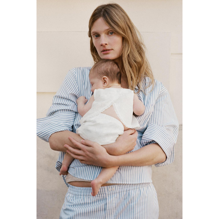 КОМПЛЕКТ ИЗ ТОПА И ТРУСОВ ИЗ СМЕСОВОГО ЛЬНА С КРУЖЕВОМ