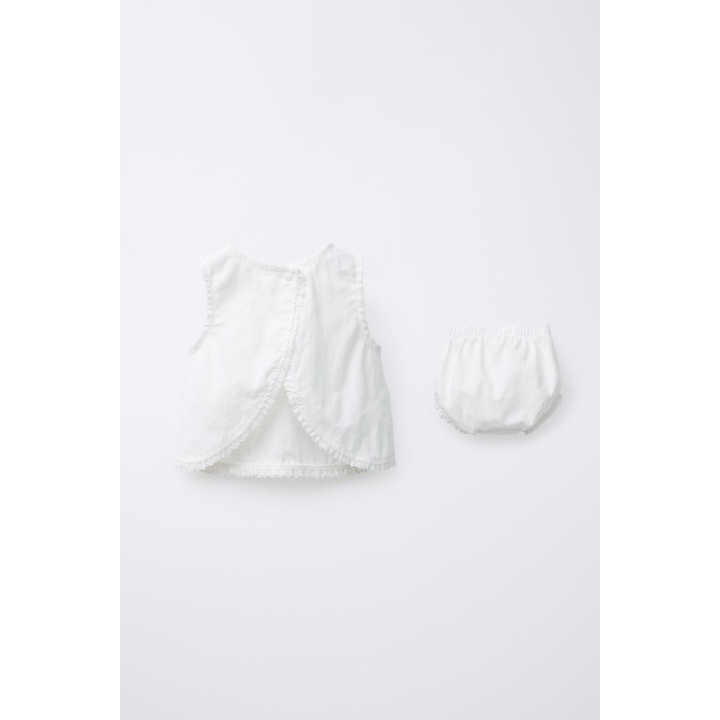 КОМПЛЕКТ ИЗ ТОПА И ТРУСОВ ИЗ СМЕСОВОГО ЛЬНА С КРУЖЕВОМ