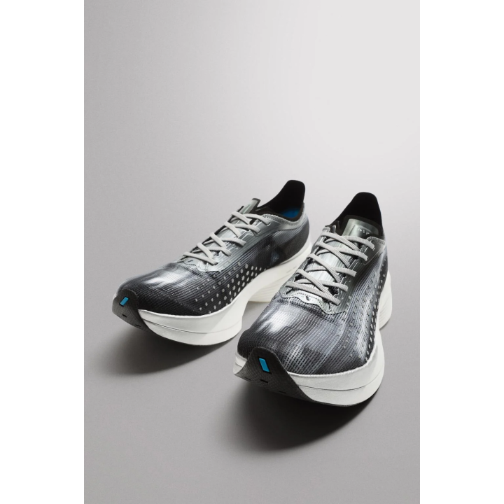 БЕГОВЫЕ КРОССОВКИ